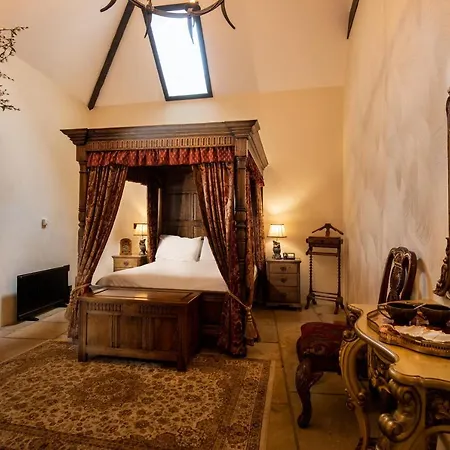 The Stables - The Collection Group 宾馆 惠特比