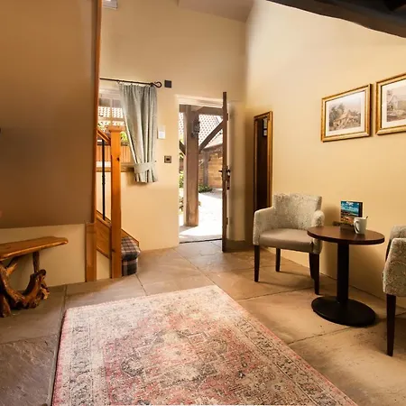 The Stables - The Collection Group 宾馆