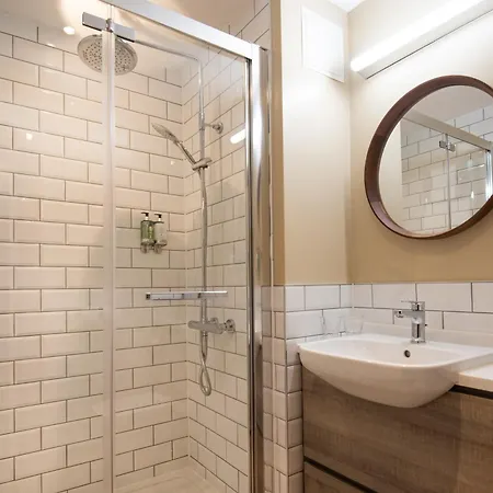 宾馆 The Stables - The Collection Group 惠特比