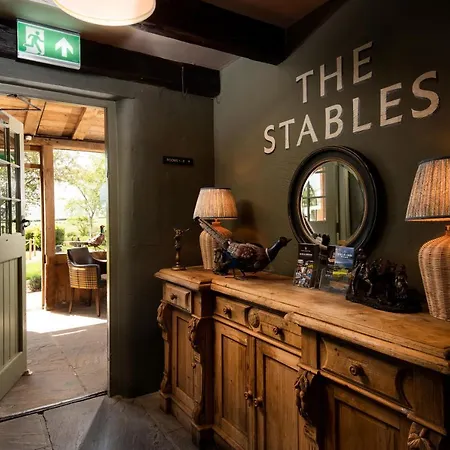 The Stables - The Collection Group 宾馆 4*
